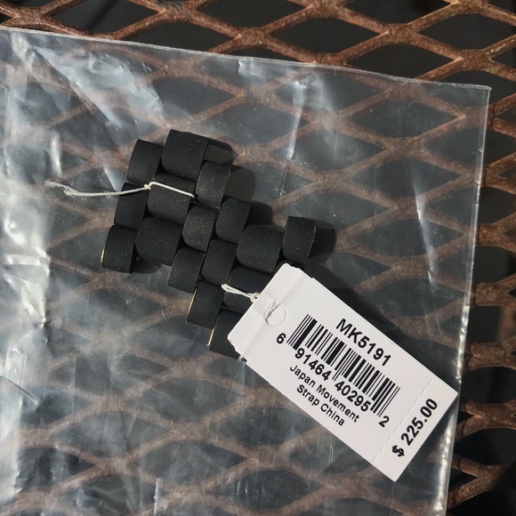 Michael Kors MK5191 Women’s Black and gold watch - Picture 5 of 5